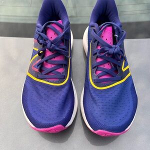 New Balance Women’s Fuelcell Rebel v3 